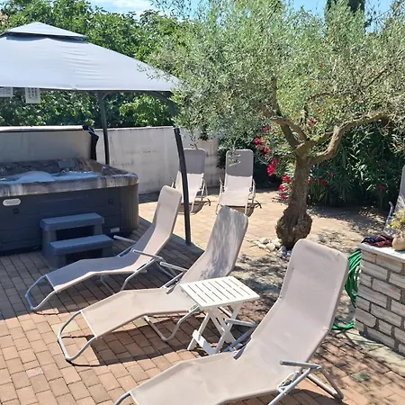 Kimm's Hideaway Apartment *